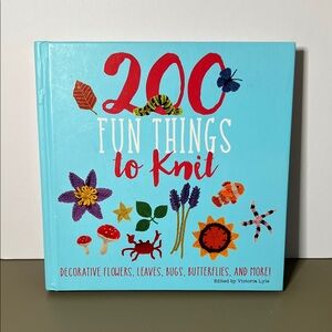 200 FUN THINGS TO KNIT BOOK BY VICTORIA LYLE